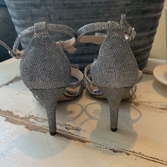 Unisa 3 Bow Silver Glitter Heel - Picture 3 of 4
